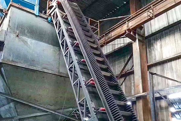 Lub kaum sab xis Sidewall Siv Conveyor Rau Coal, Limestone, Fertilizer